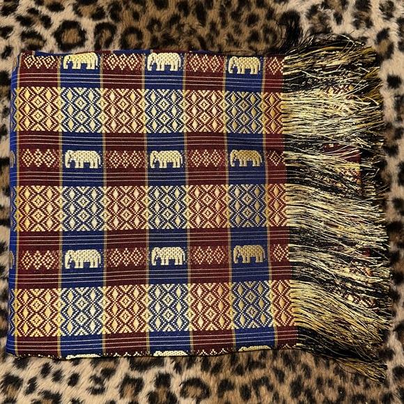 NWOT: Safari Elephant Extremely Large Shoulder Scarf/Wrap 78’ Length x 40’ Wide - Picture 1 of 10